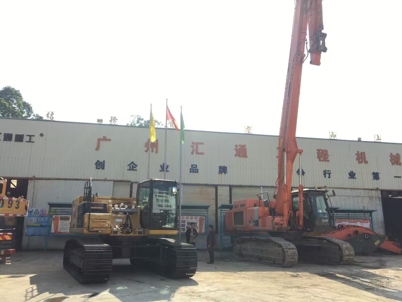 挖掘機(jī)打樁臂.jpg 挖掘機(jī)打樁臂.jpg