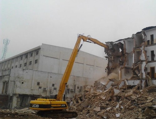 挖掘機拆樓臂.jpg 挖掘機拆樓臂.jpg